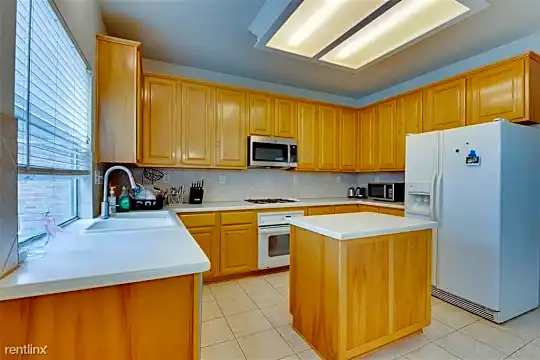 18715 Amesbury Manor Ln Photo 2