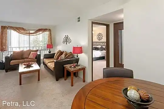 Lodge West Apartments Photo 2