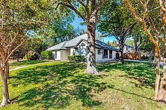 2502 Rockhill Rd Photo 2