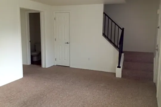 Royal Mall Apartments Photo 2