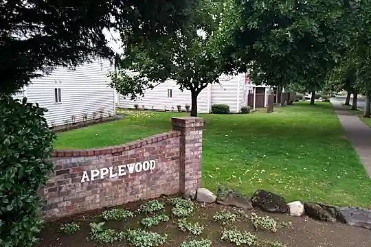 Applewood Apartments Photo 1