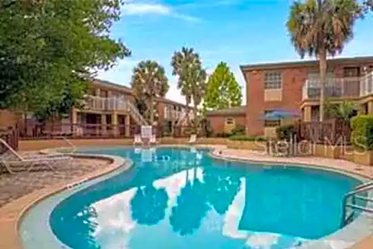 484 Banyon Tree Cir Photo 1