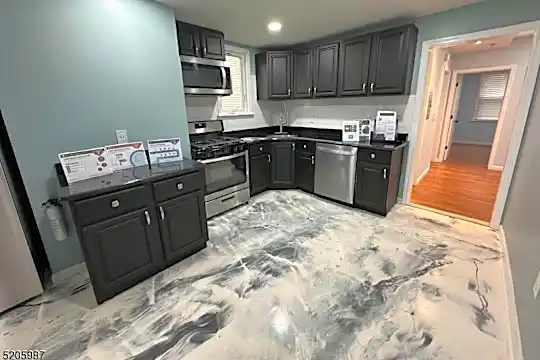 11 44th St #1ST Photo 2