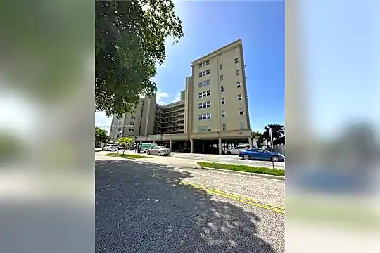 1811 Jefferson St #310 Photo 1