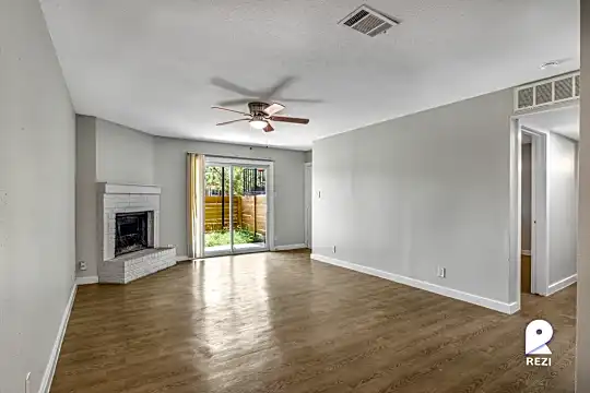 6812 S Congress Ave 104 Photo 2