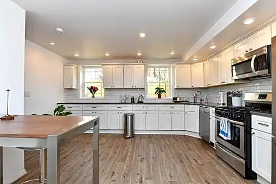 968 Summit Ave #1 Photo 2
