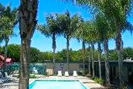 Foothill Courtyards Apartments Photo 2