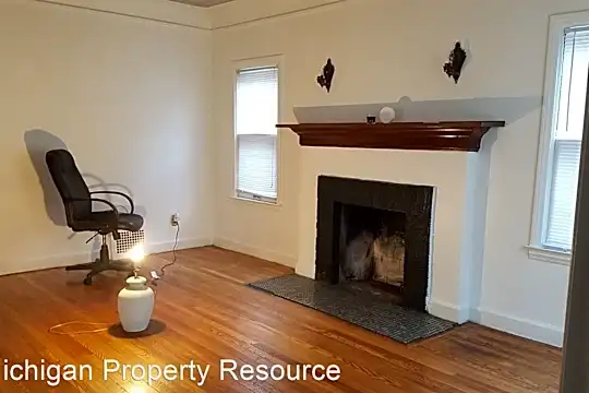 14771 Woodmont Ave Photo 2