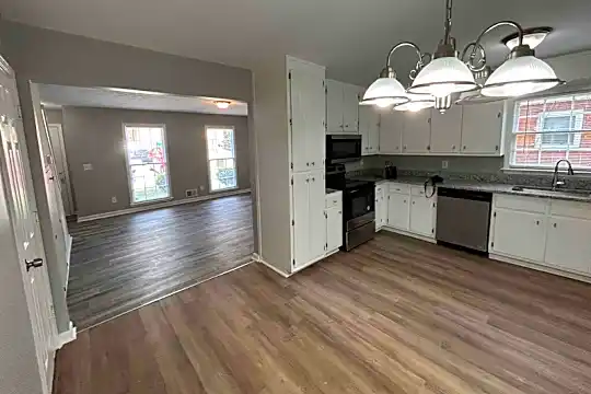 5232 Ridge Forest Dr Photo 2