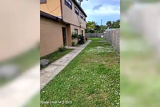 316 Oleander Pl Photo 2