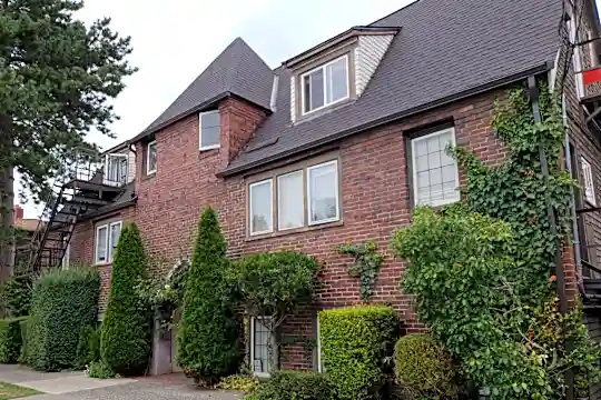 Lake Court Photo 1