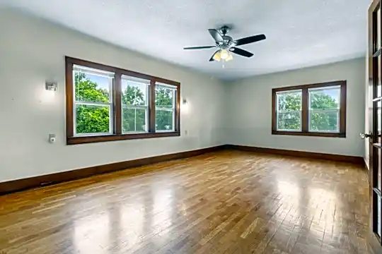 201 Elm St Photo 2