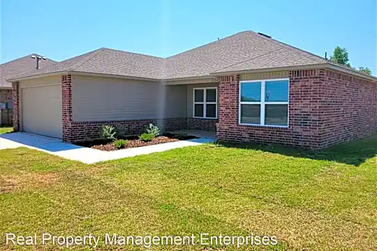 21242 Winding Brook Photo 1