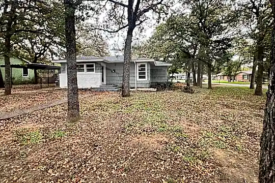 1100 Glenda Dr Photo 1