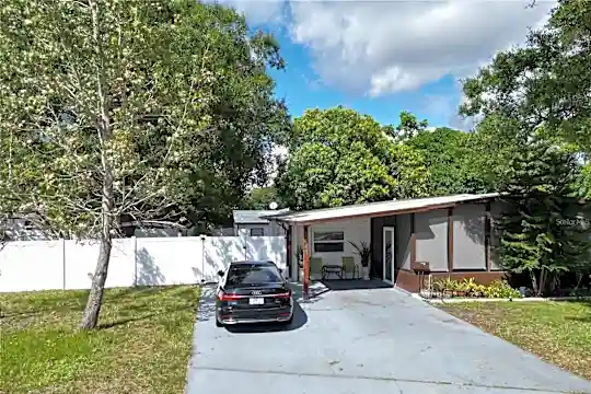 1447 53rd Ave N Photo 1