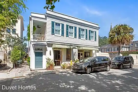 62 Queen St Photo 1