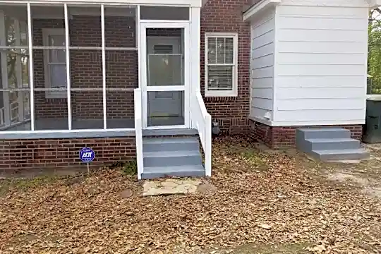 1502 Hergett Dr Photo 2