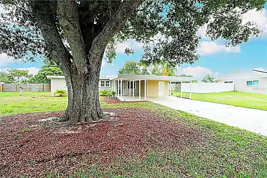 824 Casselberry Dr Photo 2