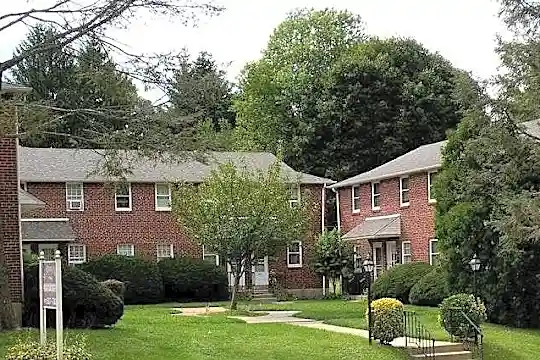 12 St Albans Ave Photo 1