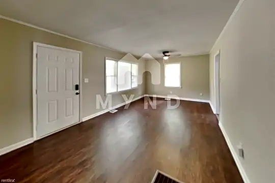 491 Woodrow Ave Photo 2