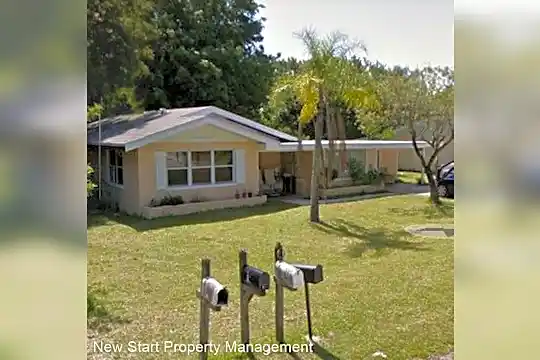5831 13th St Ct E Photo 2