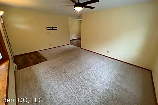 1009 Reynolds St Photo 2