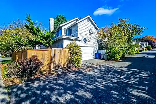 25715 SE 36th Pl Photo 2