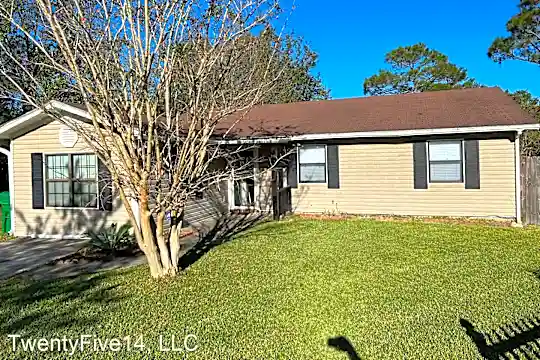 10 Crestwood Cir Photo 1