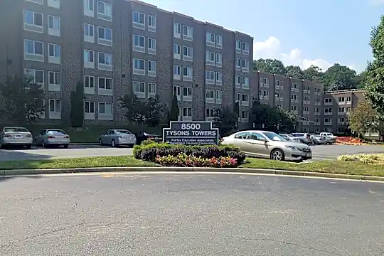 Tysons Towers Photo 2