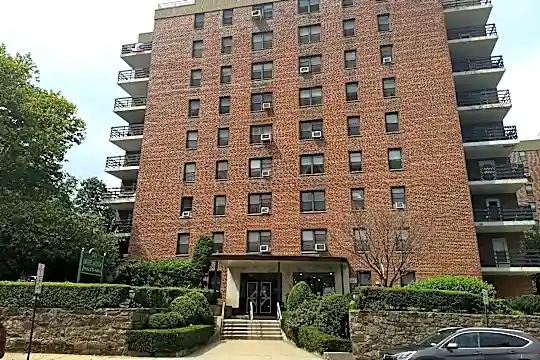 Drake Manor Photo 1