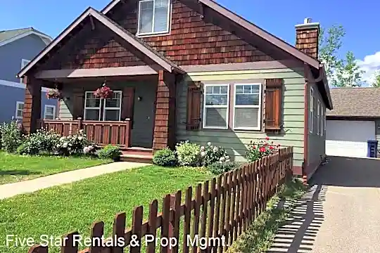 670 Woodside Ln Photo 2