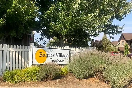 Empire Village Townhouses Photo 2