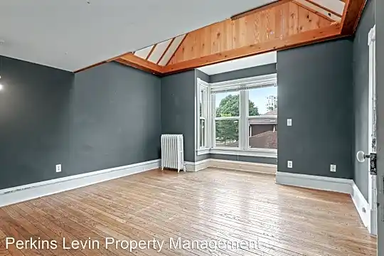 1059 12th Ave. SE Photo 2