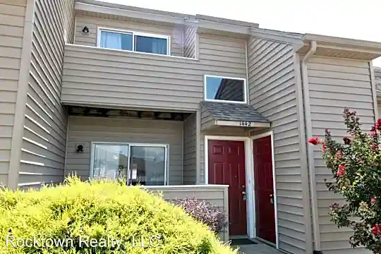 1442 Bradley Dr Photo 2