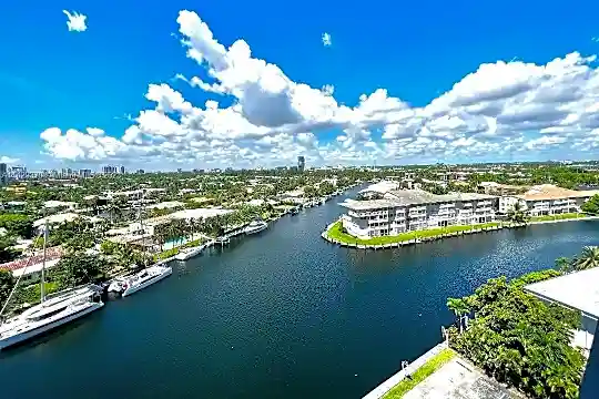 401 Golden Isles Dr #1011 Photo 1