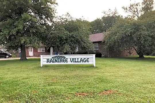 Raintree Village Apt Photo 2