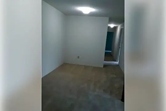 100 Hillside Dr Photo 2