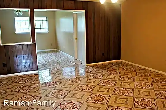 4926 Ridgestone St Photo 2