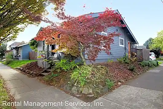 5135 N Kerby Ave Photo 2