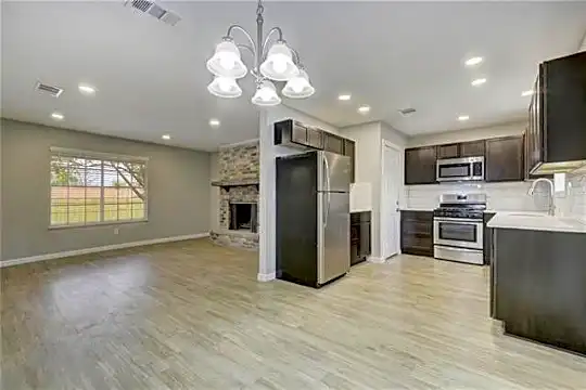 1204 Fairbanks Dr Photo 2