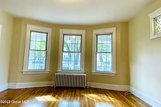 44 Harris Ave #2ND Photo 2