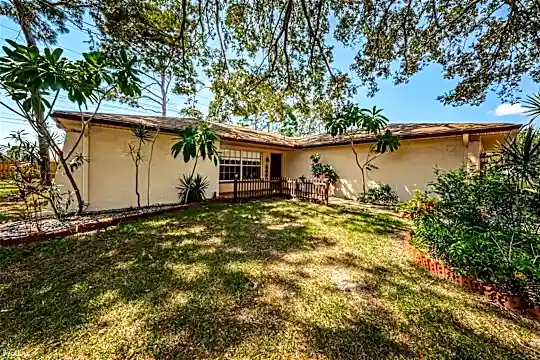 2506 Cypress Bend Dr Photo 2