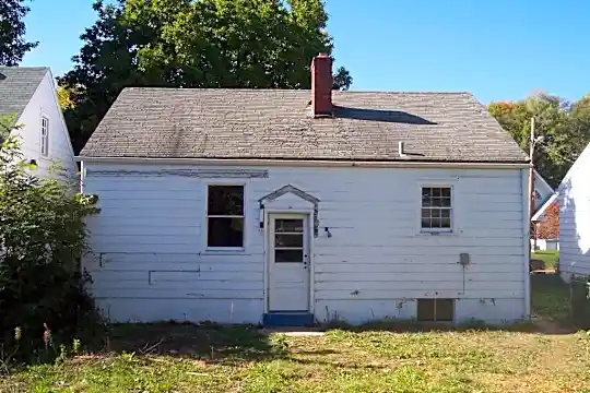 323 Cecil Ave Photo 2