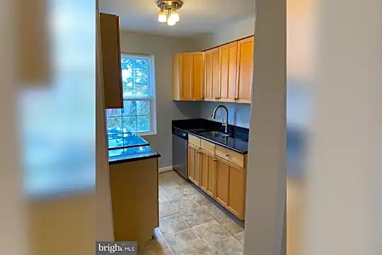 2008 Fort Davis St SE #301 Photo 2
