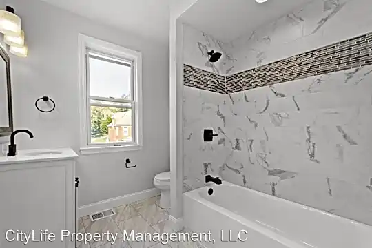 84 Pasadena St Photo 2
