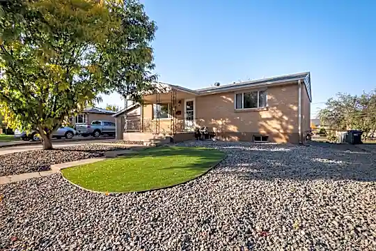 1151 W Oxford Pl Photo 1