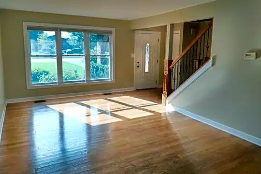230 Essex Ln Photo 2