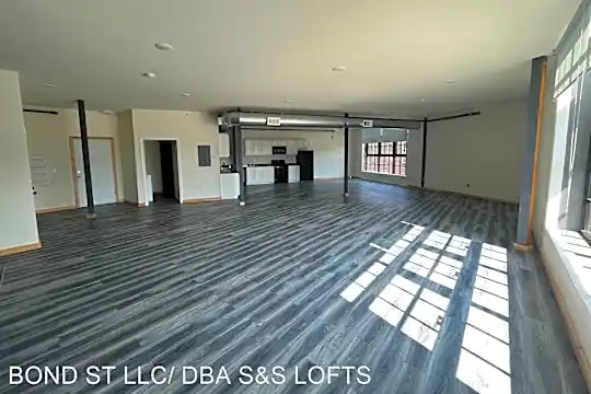 173 Weeden St Photo 2