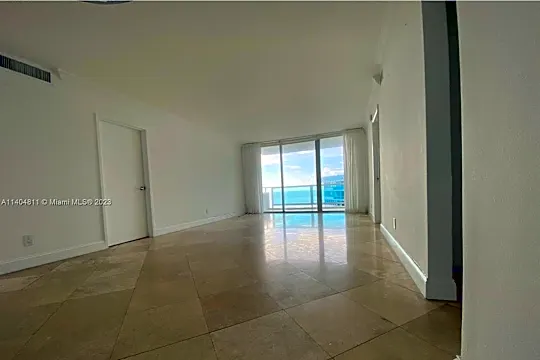 5151 Collins Ave #1626 Photo 1