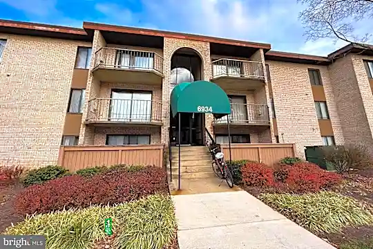 6934 Hanover Pkwy #402 Photo 1